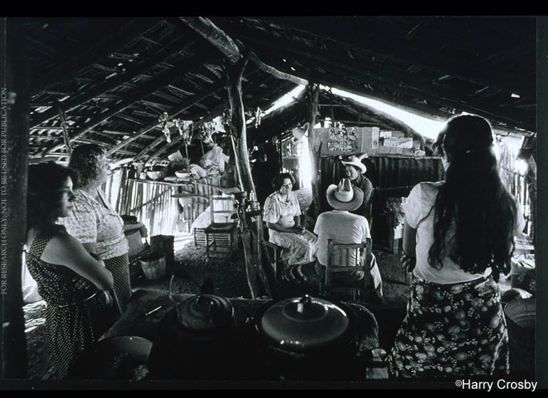 Kitchen scene at Rancho de la Vinorama [de arriba], 1980